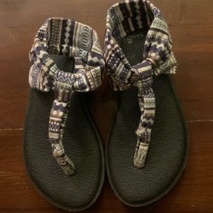 Girls Sanuk yoga sling size 13/1